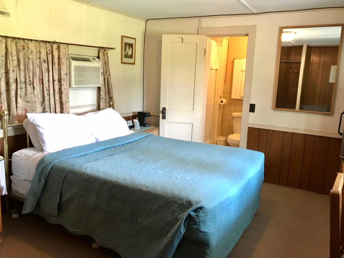 Chamber Lane Motel Round Lake Екстериор снимка