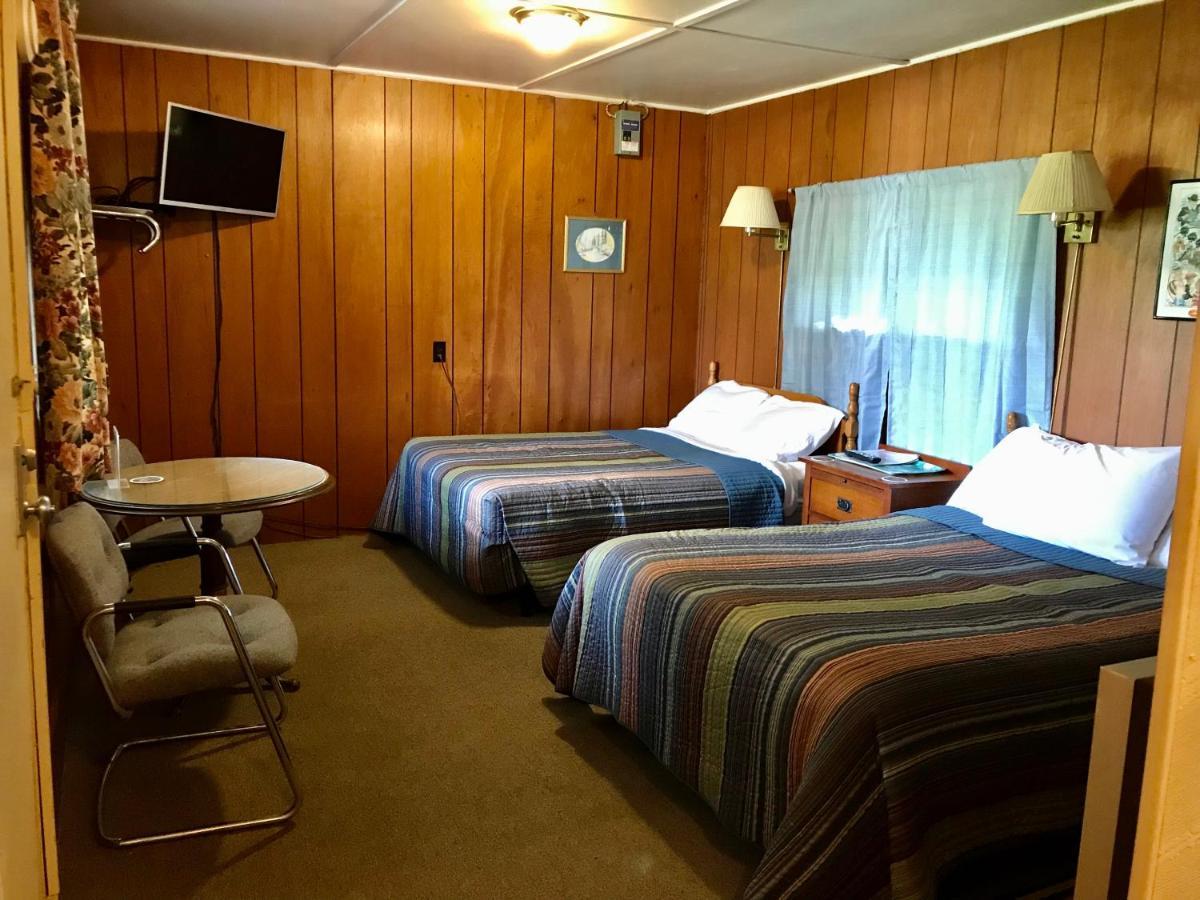 Chamber Lane Motel Round Lake Екстериор снимка