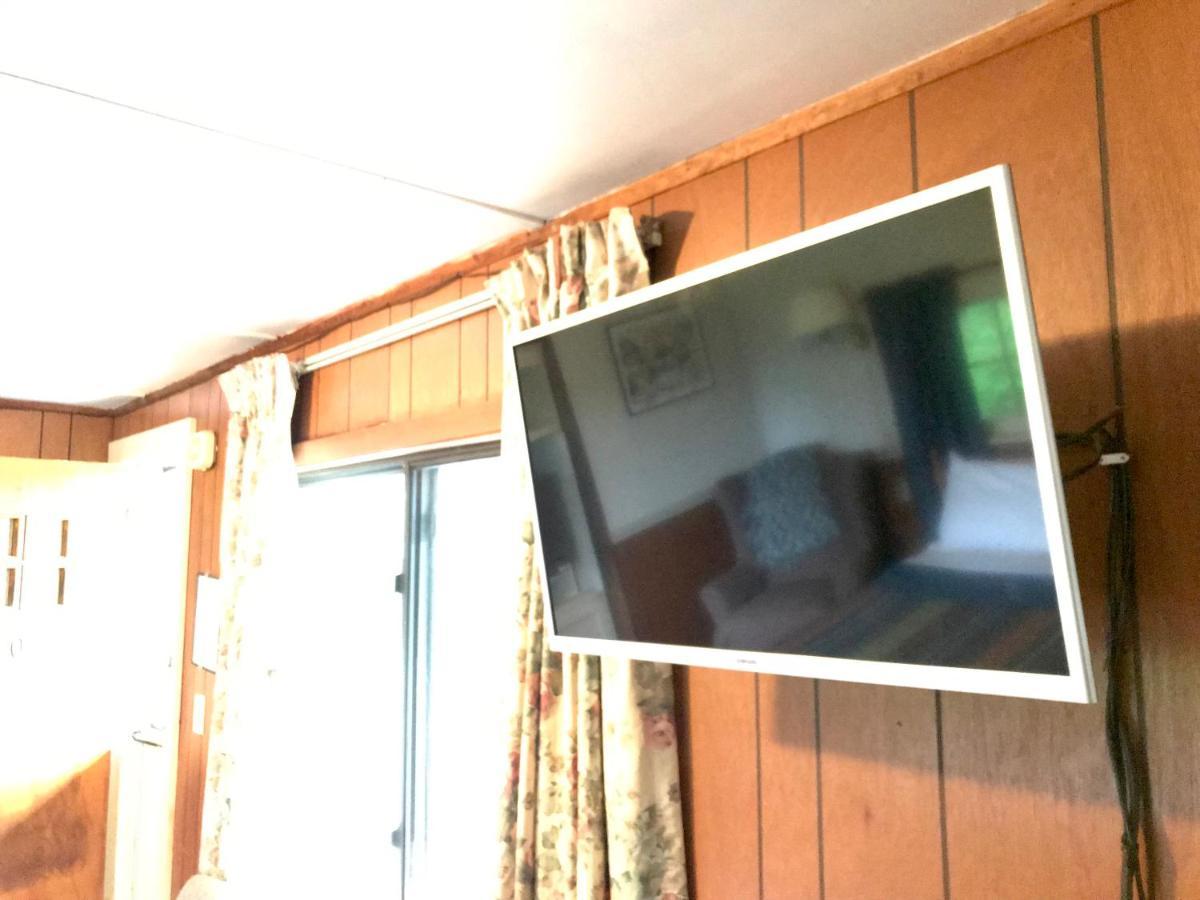 Chamber Lane Motel Round Lake Екстериор снимка