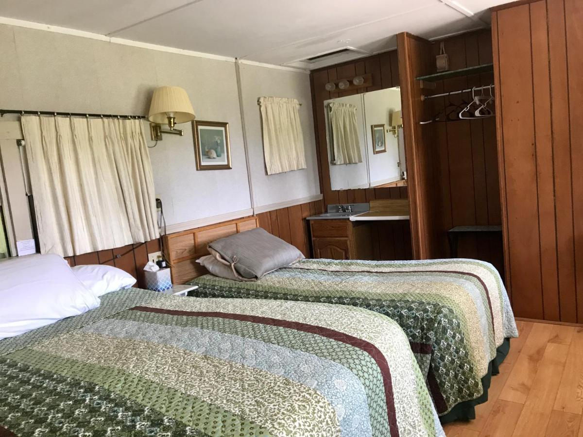 Chamber Lane Motel Round Lake Екстериор снимка