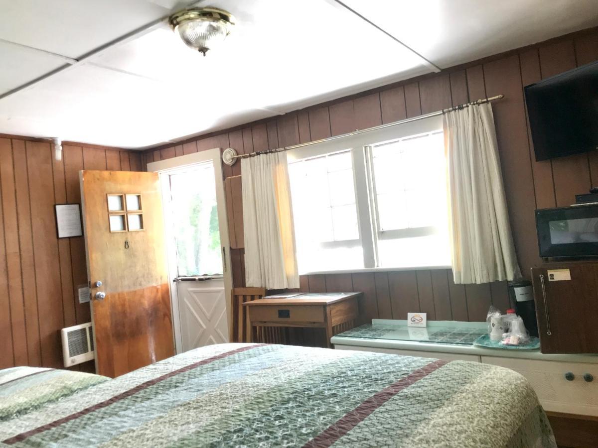 Chamber Lane Motel Round Lake Екстериор снимка