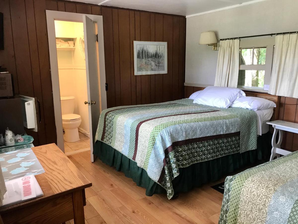 Chamber Lane Motel Round Lake Екстериор снимка