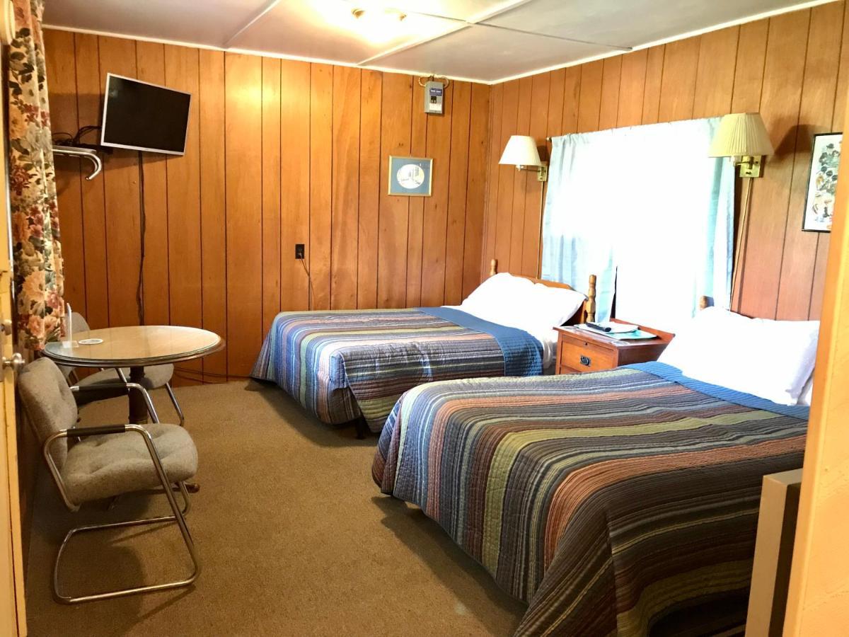 Chamber Lane Motel Round Lake Екстериор снимка