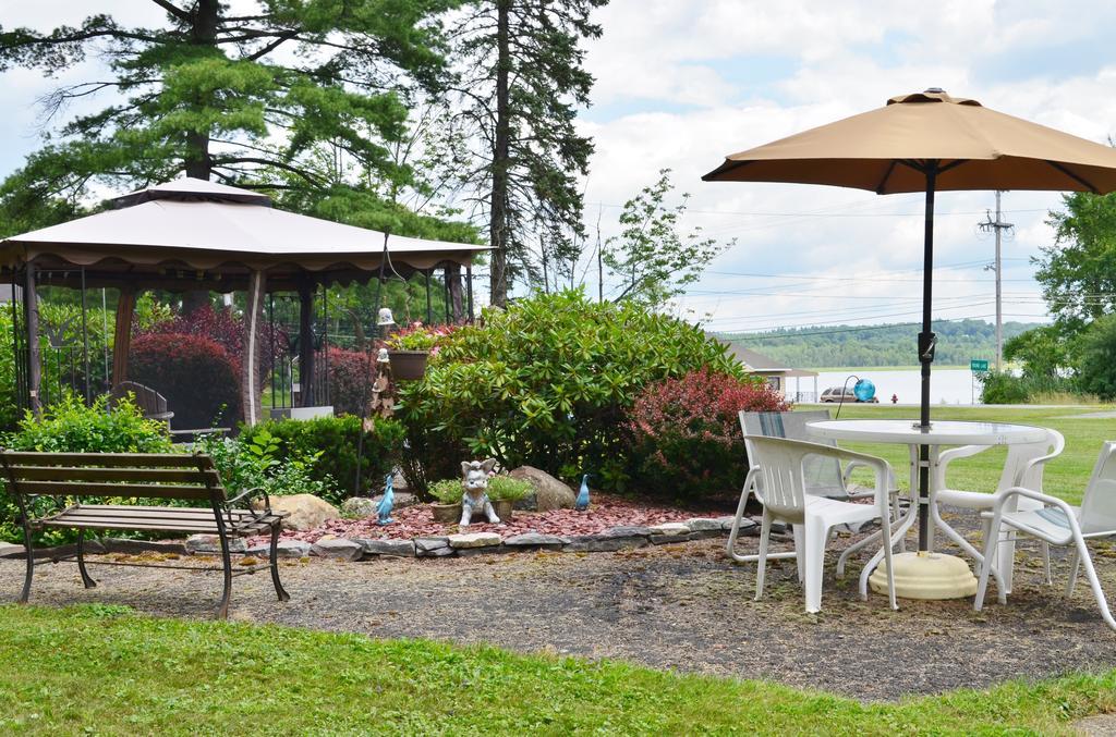 Chamber Lane Motel Round Lake Екстериор снимка