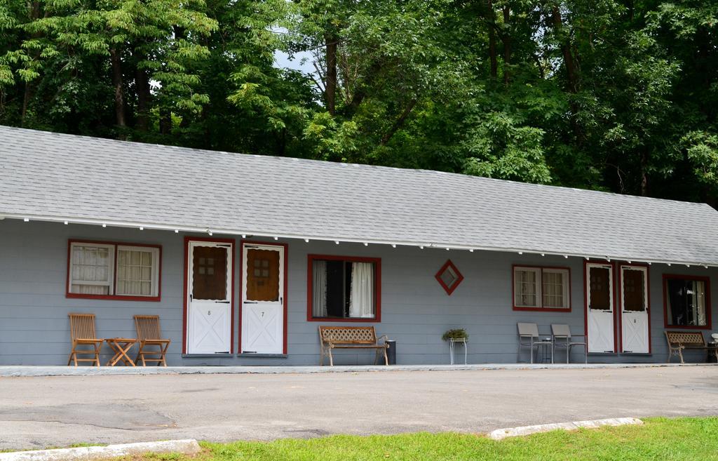 Chamber Lane Motel Round Lake Екстериор снимка