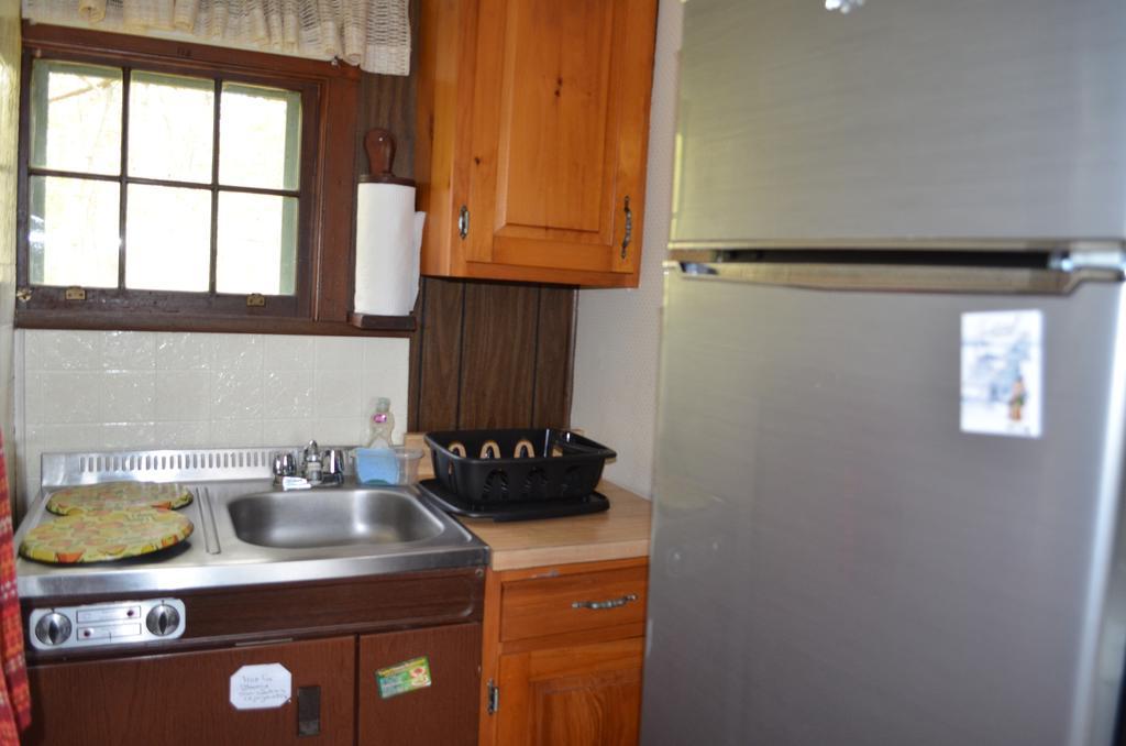 Chamber Lane Motel Round Lake Екстериор снимка