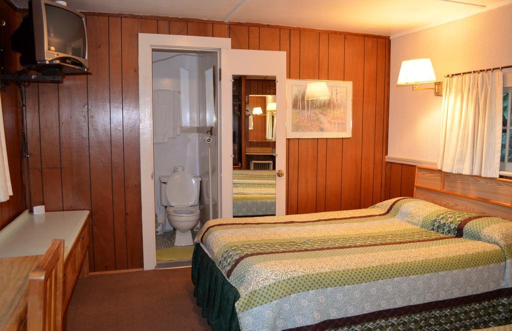 Chamber Lane Motel Round Lake Стая снимка
