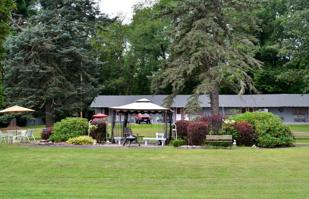 Chamber Lane Motel Round Lake Екстериор снимка