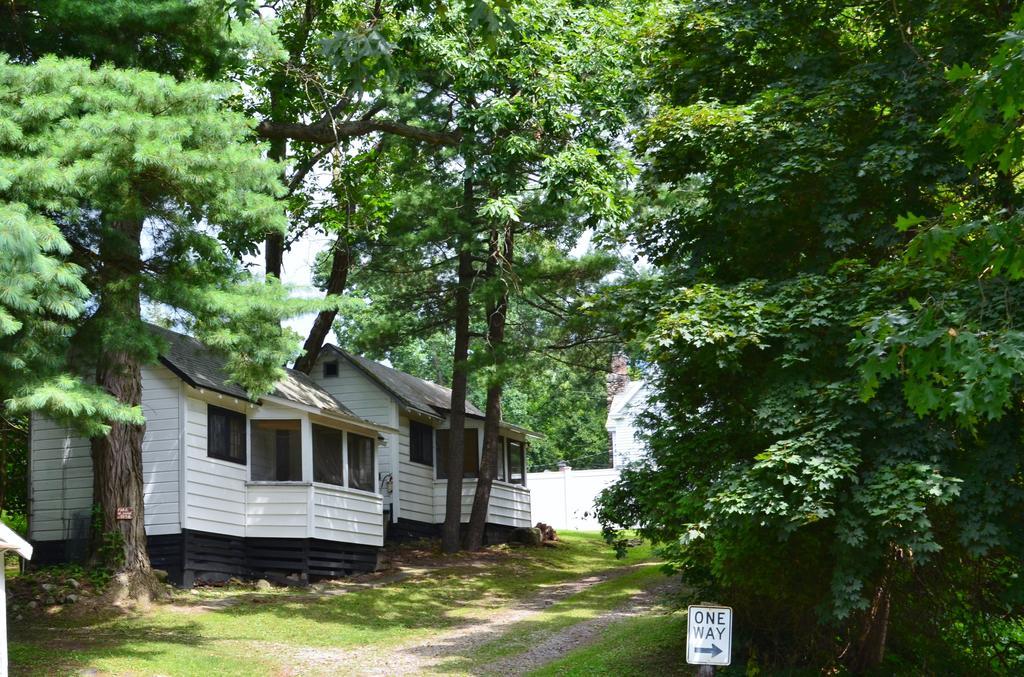 Chamber Lane Motel Round Lake Екстериор снимка