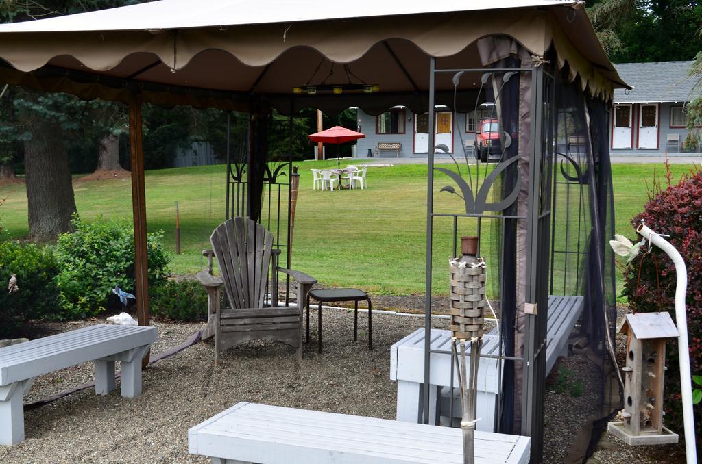 Chamber Lane Motel Round Lake Екстериор снимка