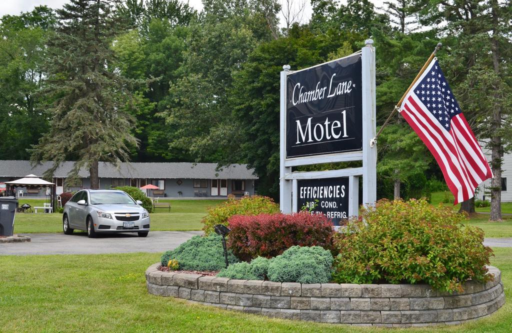 Chamber Lane Motel Round Lake Екстериор снимка