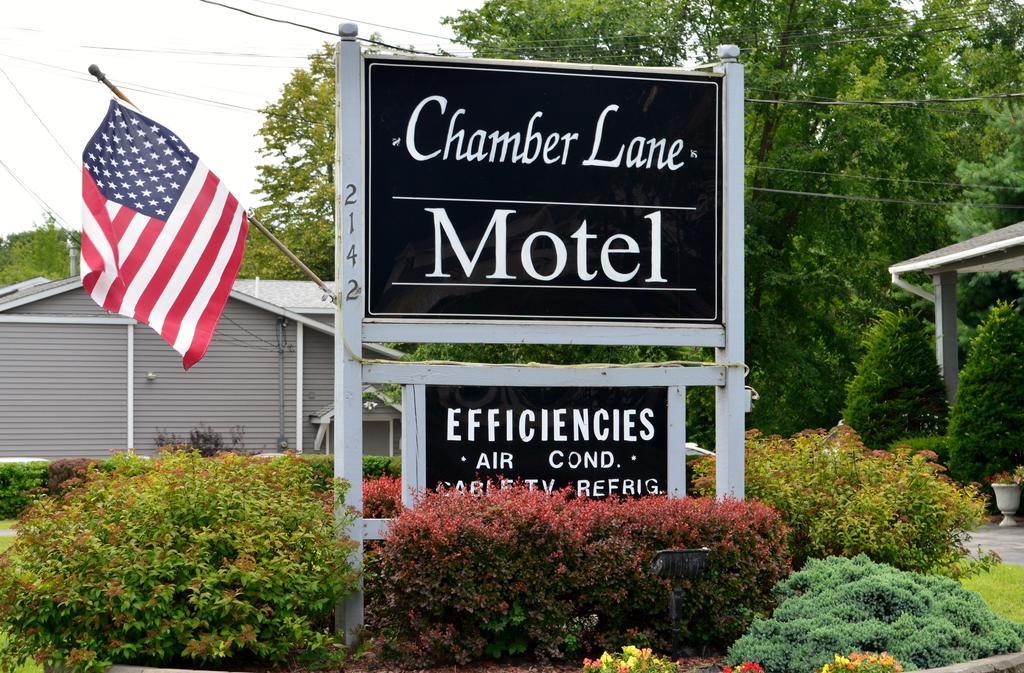 Chamber Lane Motel Round Lake Екстериор снимка