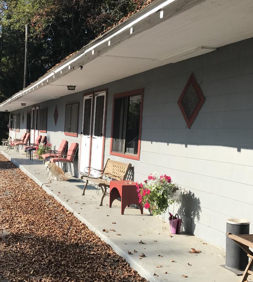 Chamber Lane Motel Round Lake Екстериор снимка