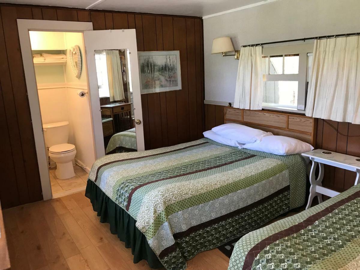 Chamber Lane Motel Round Lake Екстериор снимка